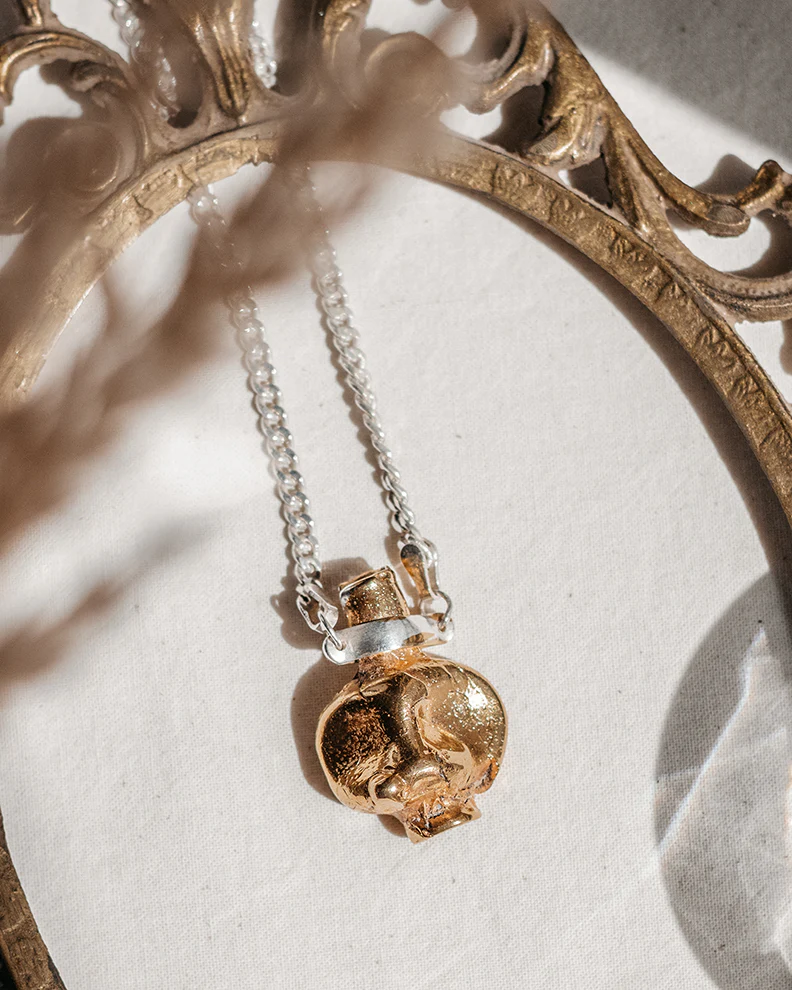 [NEC05] Bottle Pendant Squished Short