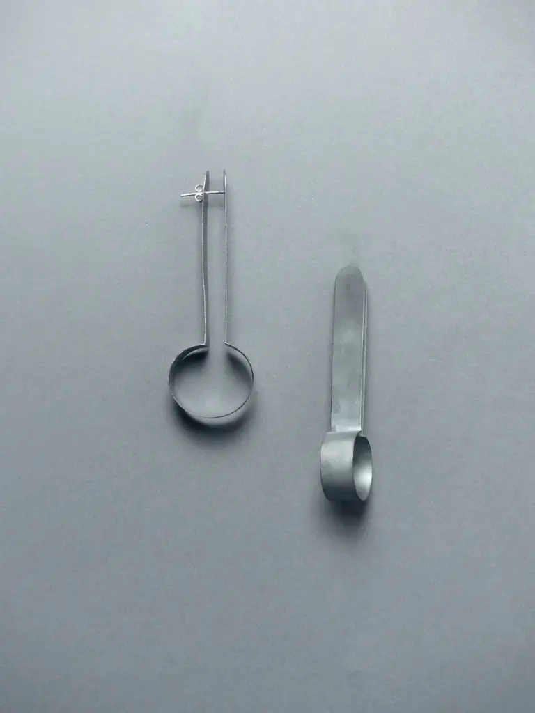 DISCREET Earrings