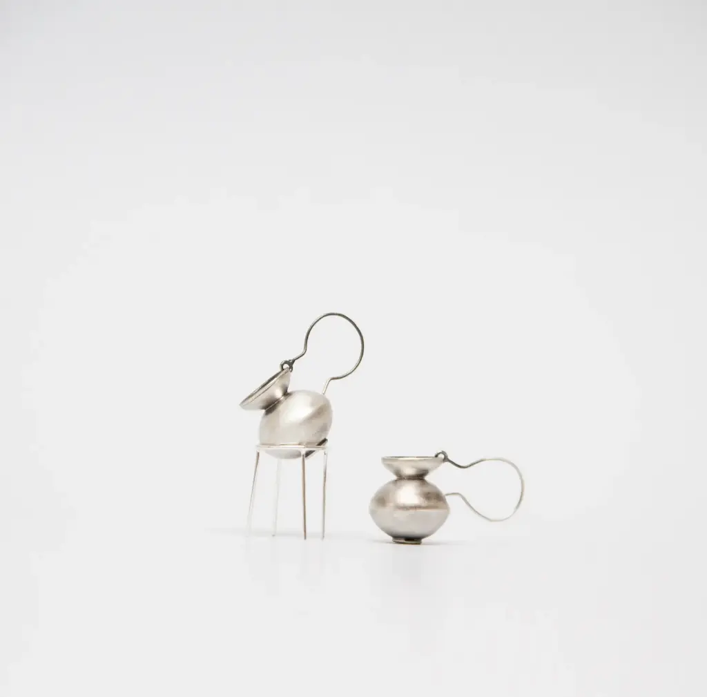 V-Bubble Container Earrings